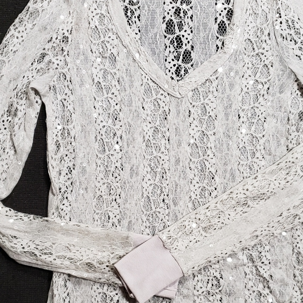 Ladies size small BKE cased long sleeve top